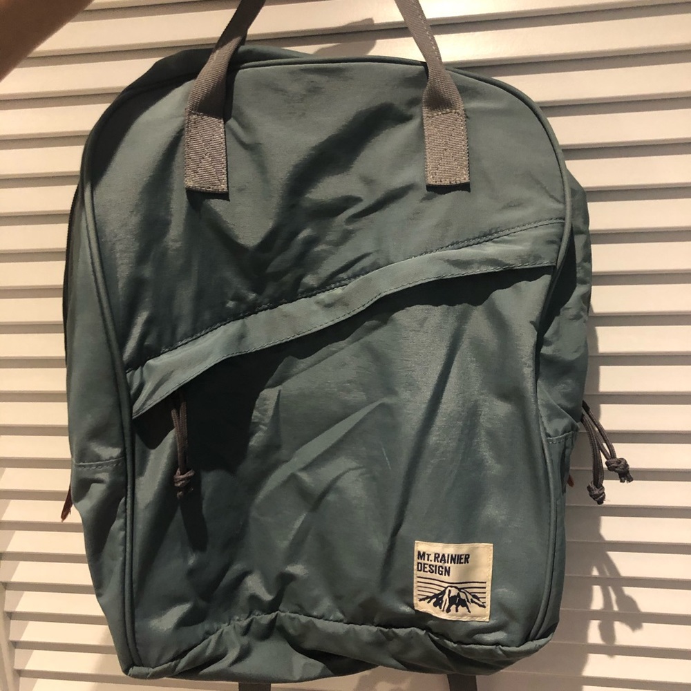 Mt. Rainier Design Backpack 🎒